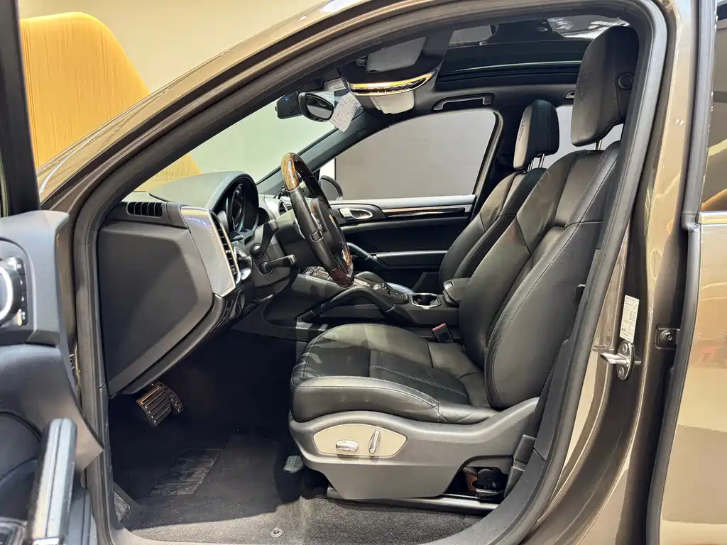 Porsche Cayenne 2014 Cayenne Platinum Edition 3.0T