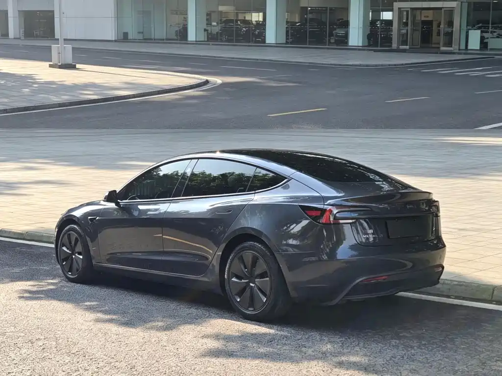 Tesla Model 3 — миниатюра 9