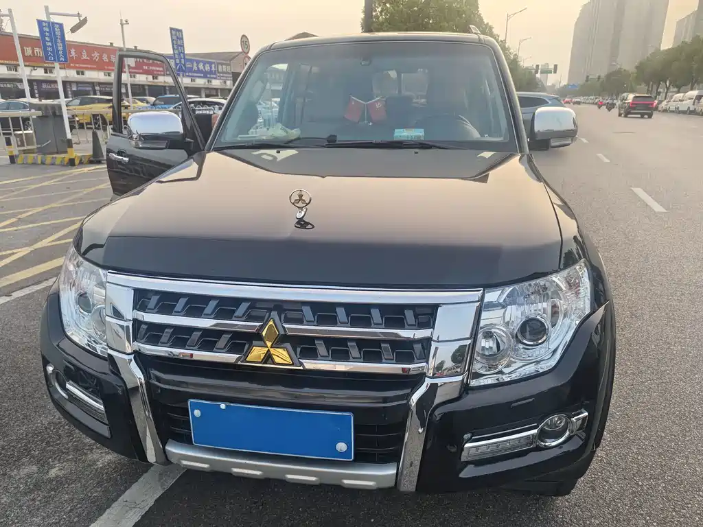 Mitsubishi Pajero (Import) — миниатюра 2