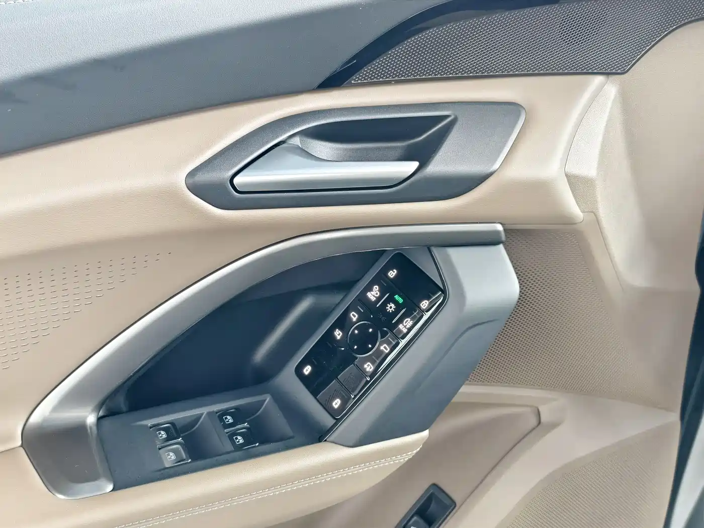 Audi Q5L id 4654544 из Китая 11