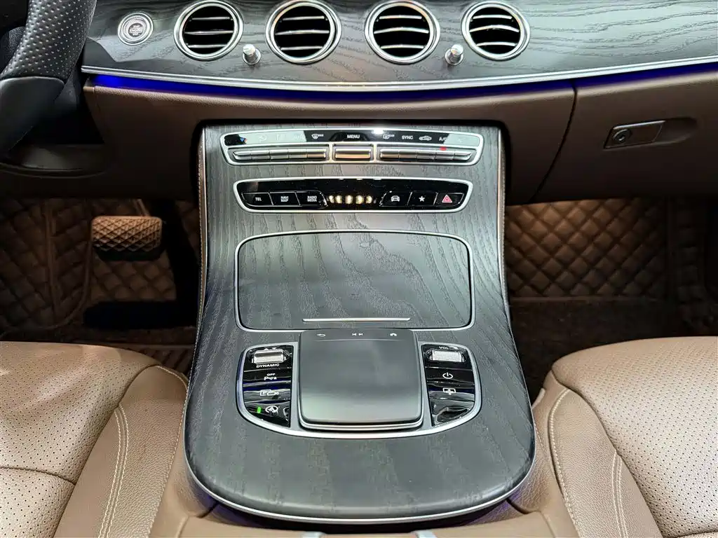 Mercedes-Benz E-Class — миниатюра 9