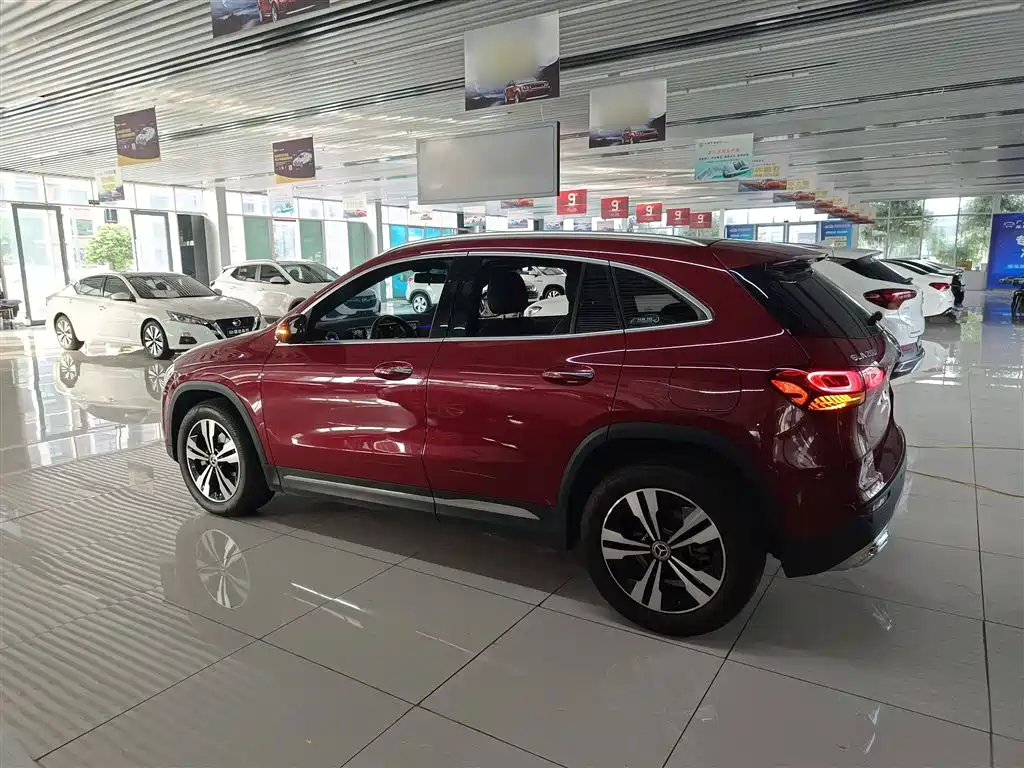 MERCEDES-BENZ  GLA