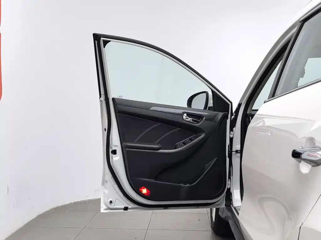 Dongfeng 580 2016 1.8L MT Comfort