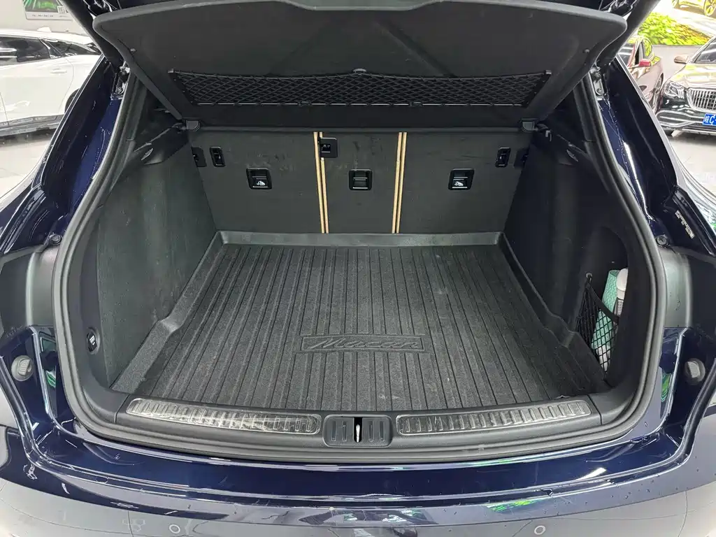 Porsche Macan — миниатюра 13