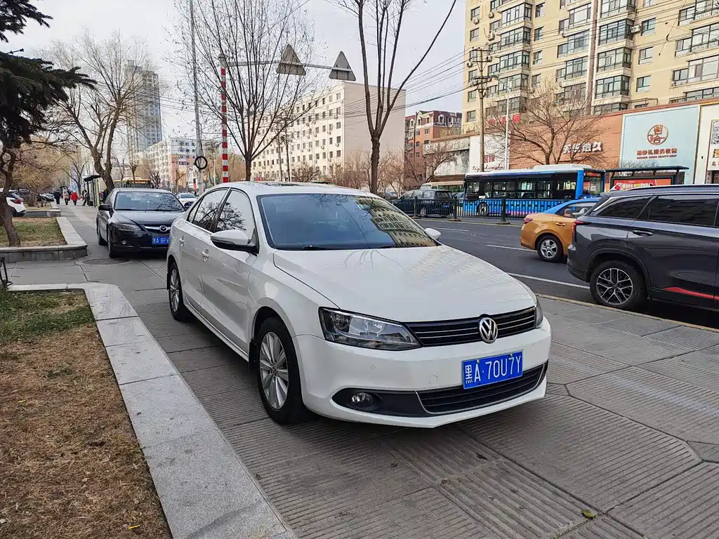 Volkswagen Sagitar 2015