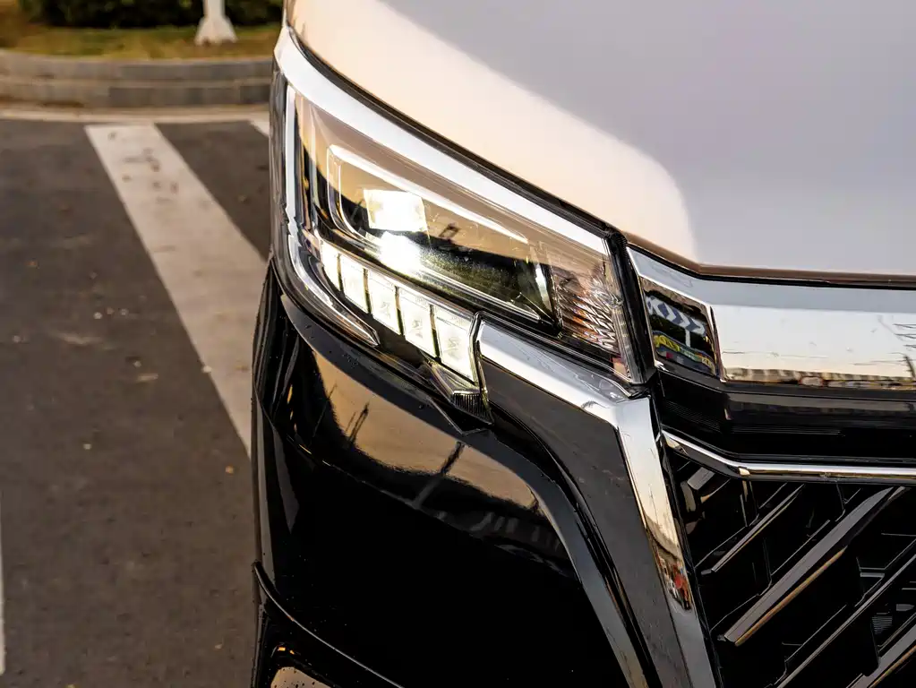 Toyota HiAce 2025 3.5L AT