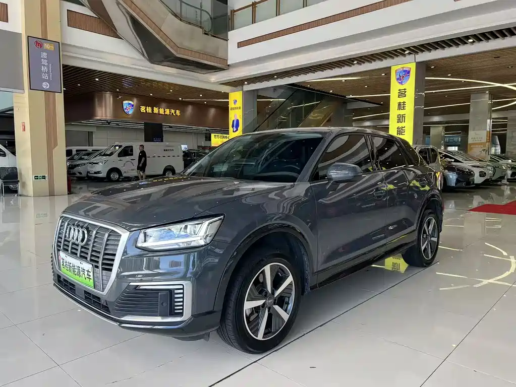 Audi Q2L E-tron