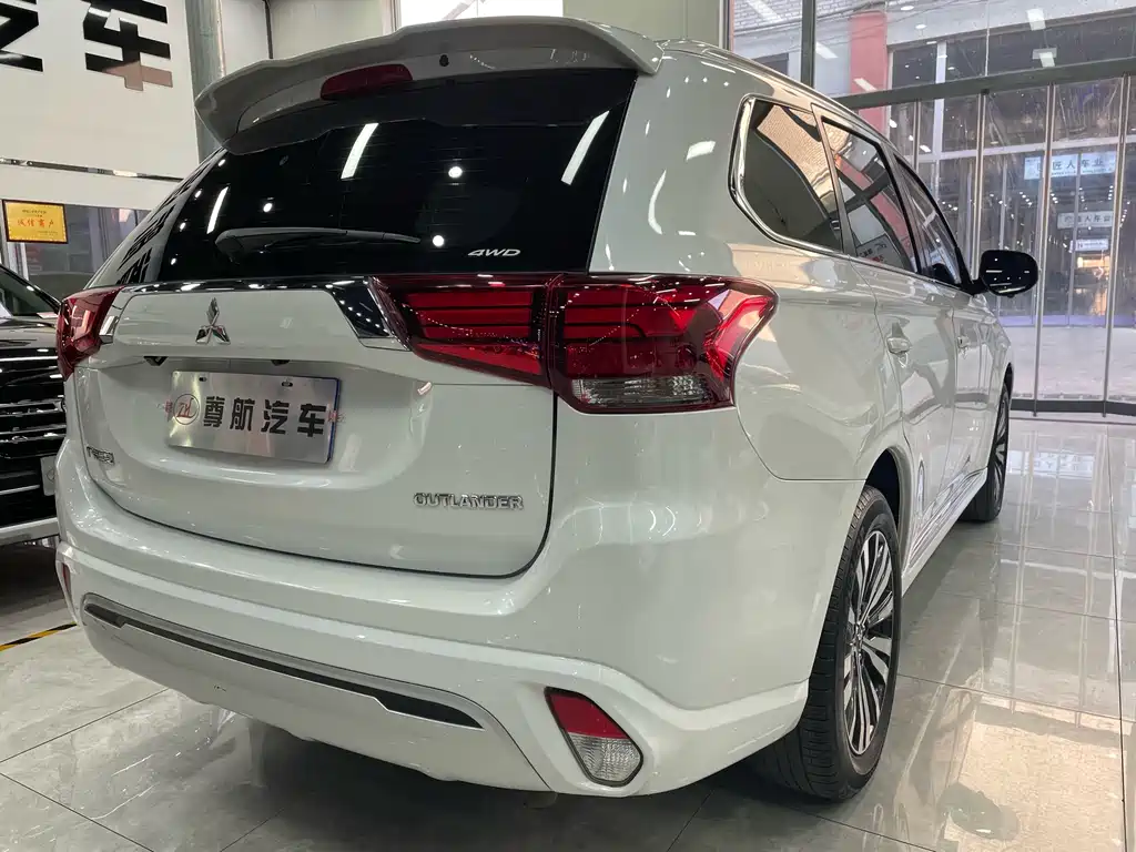 MITSUBISHI OUTLANDER