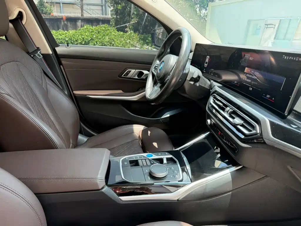 BMW i3 2022 eDrive 35 L