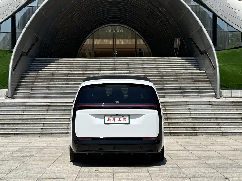 Li Auto MEGA 2024 Ultra