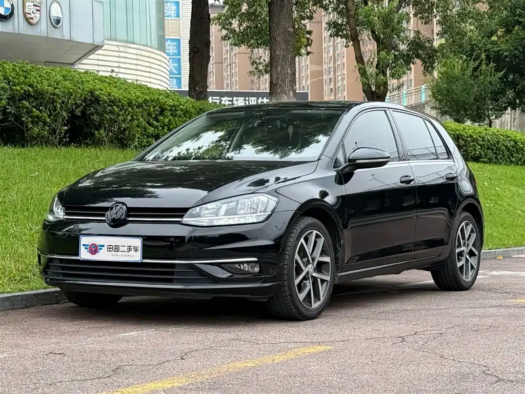 VOLKSWAGEN GOLF
