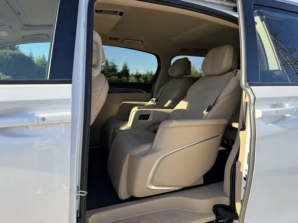 Buick GL8 Hybrid — миниатюра 6