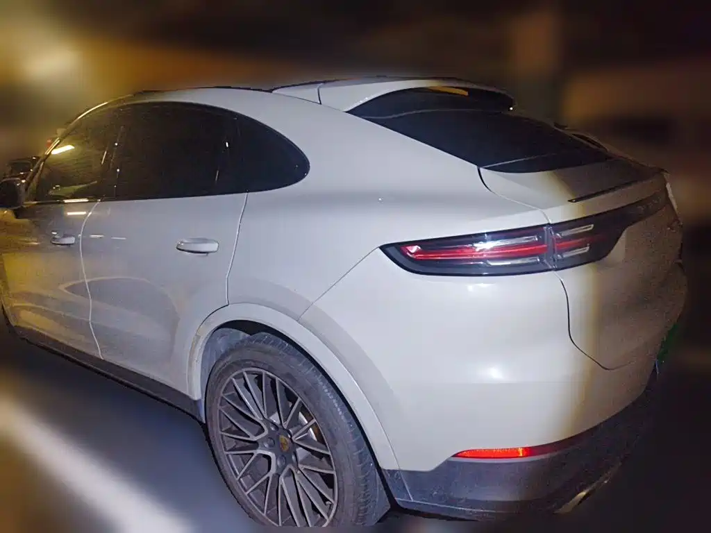 Porsche Cayenne — миниатюра 4