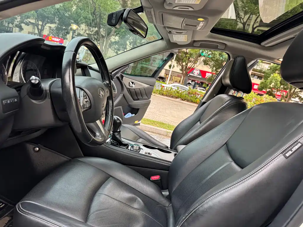 Infiniti Q50L 2016 2.0T Sport