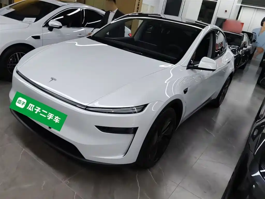 Tesla Model Y 2025