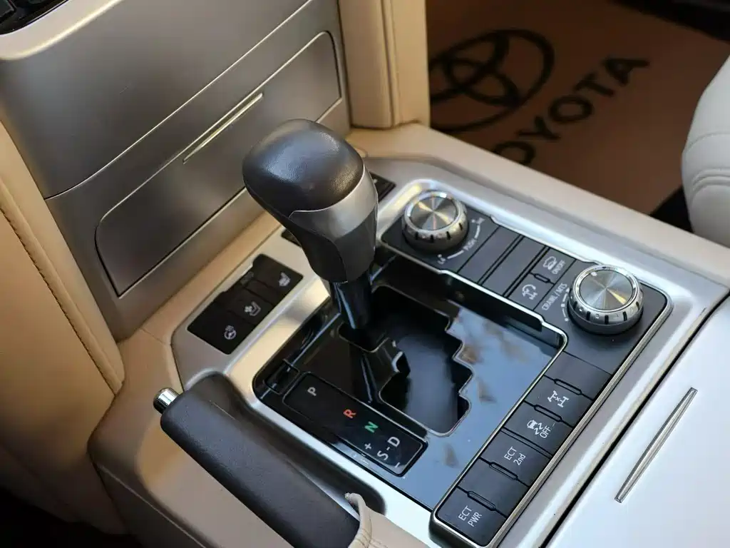 Toyota Land Cruiser 2020 5.7L AT