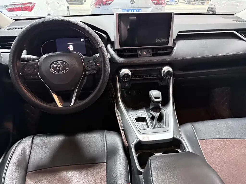 Toyota RAV4 - фото 16