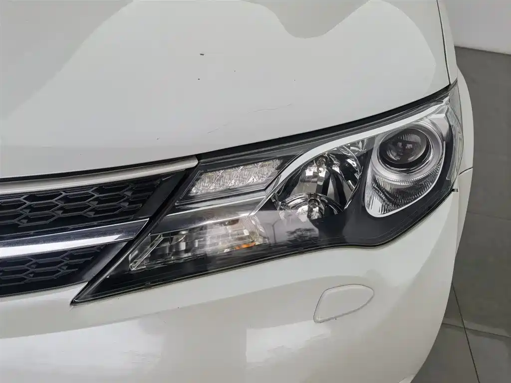 Toyota RAV4 2015 2.5L AT Elite