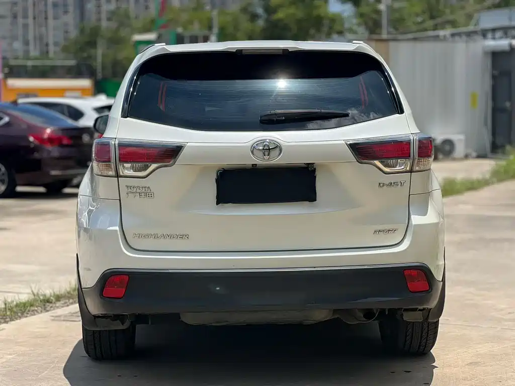 Toyota Highlander 2015 2.0T Luxury 7 мест