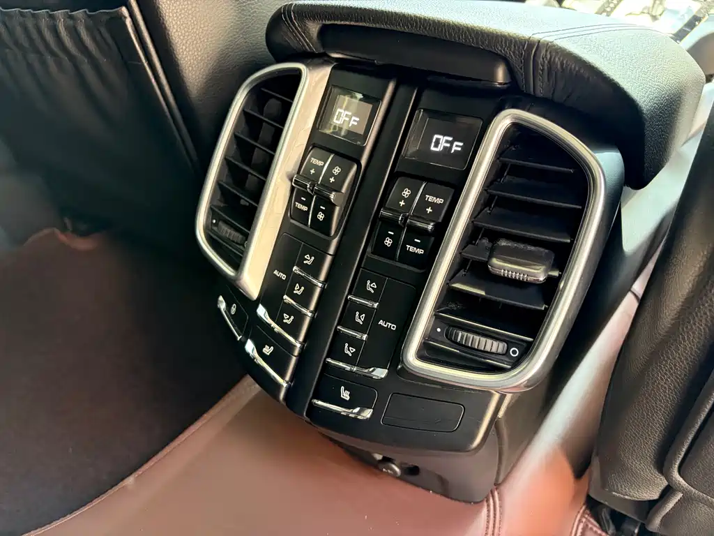 Porsche Cayenne 2014 Cayenne Platinum Edition 3.0T