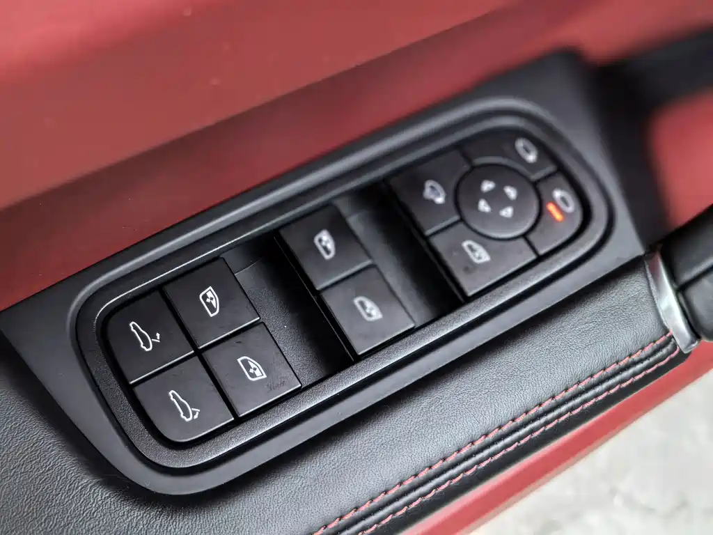 Porsche Cayenne — миниатюра 21