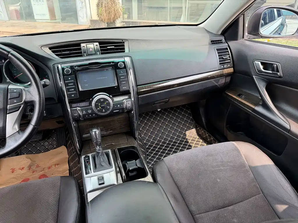 Toyota Reiz — миниатюра 10