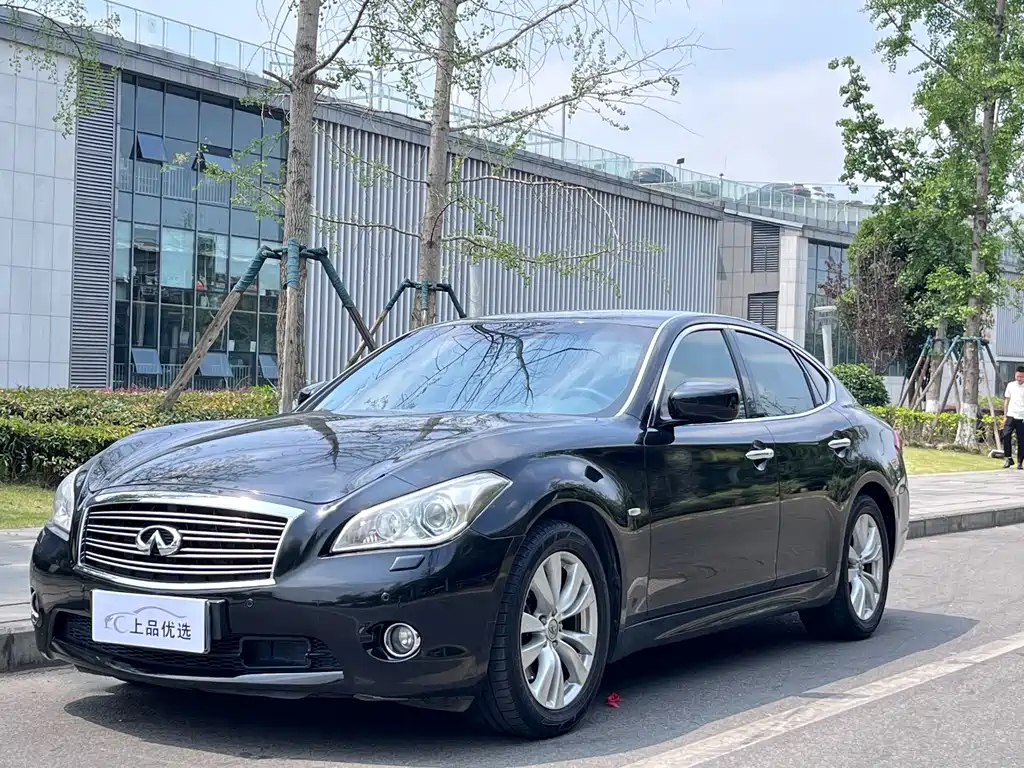 Infiniti M 2011