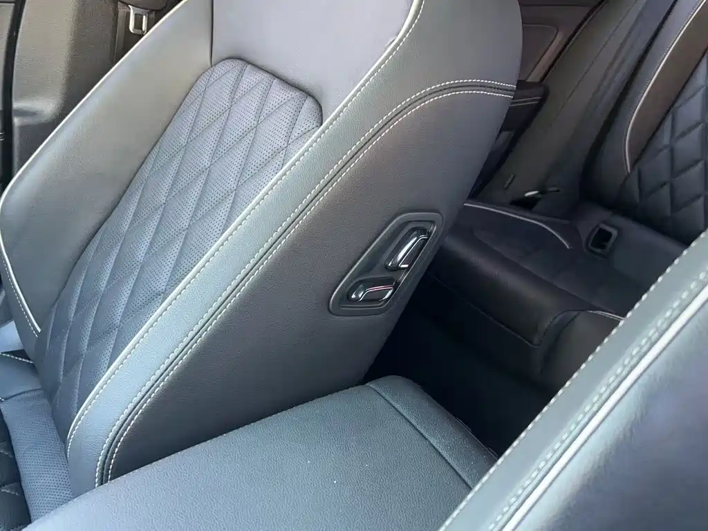 VOLKSWAGEN MAGOTAN GTE PLUG IN HYBRID