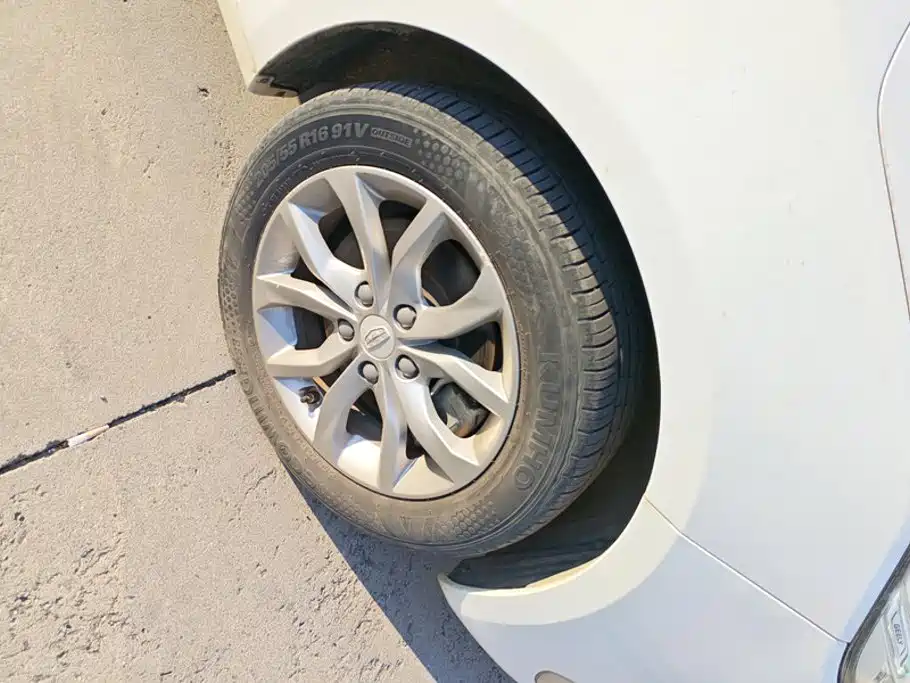 Geely Emgrand GL — миниатюра 6