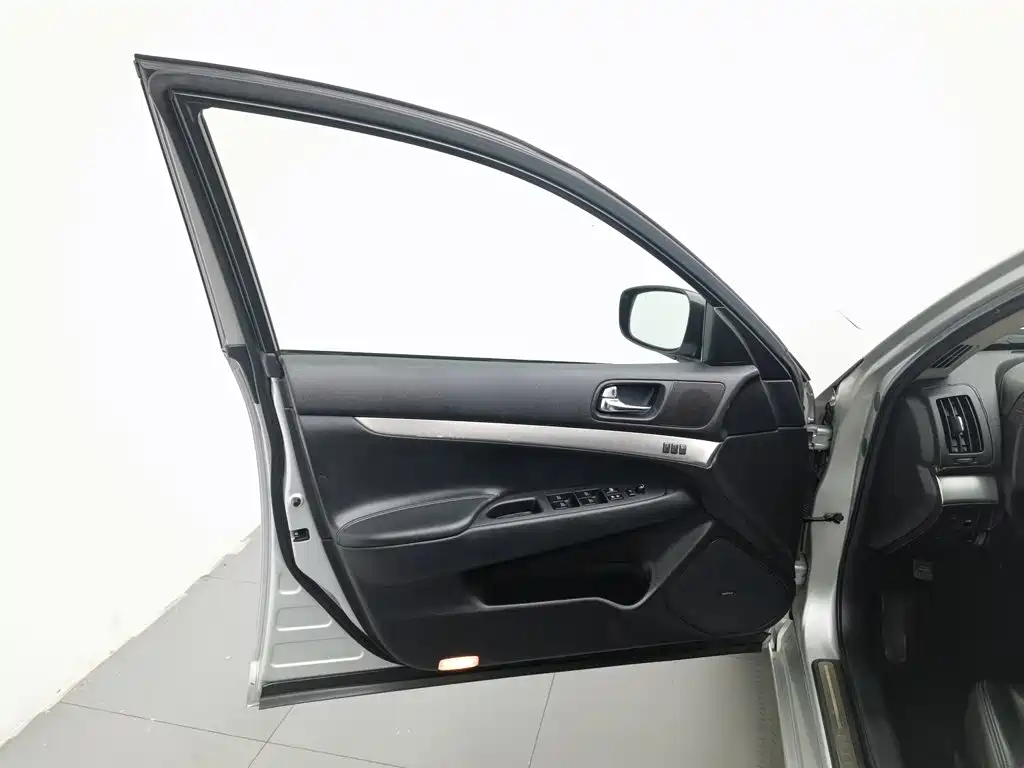 Infiniti G — миниатюра 8