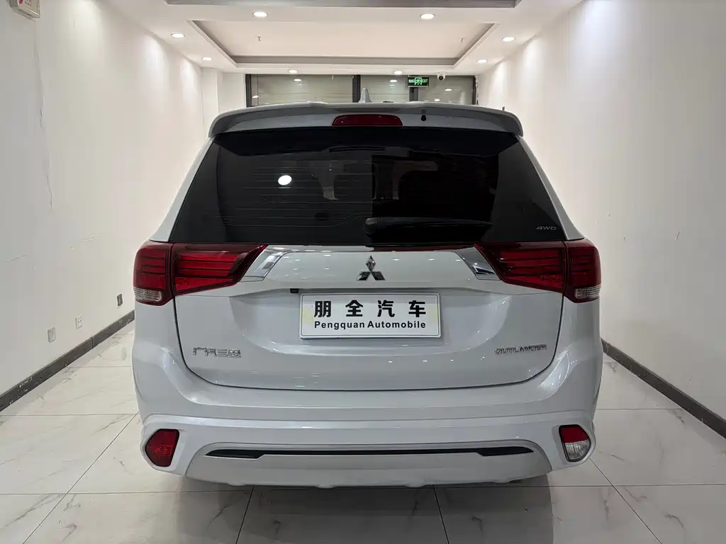 MITSUBISHI OUTLANDER