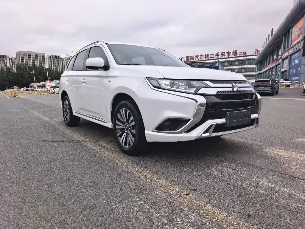 Mitsubishi Outlander — миниатюра 3