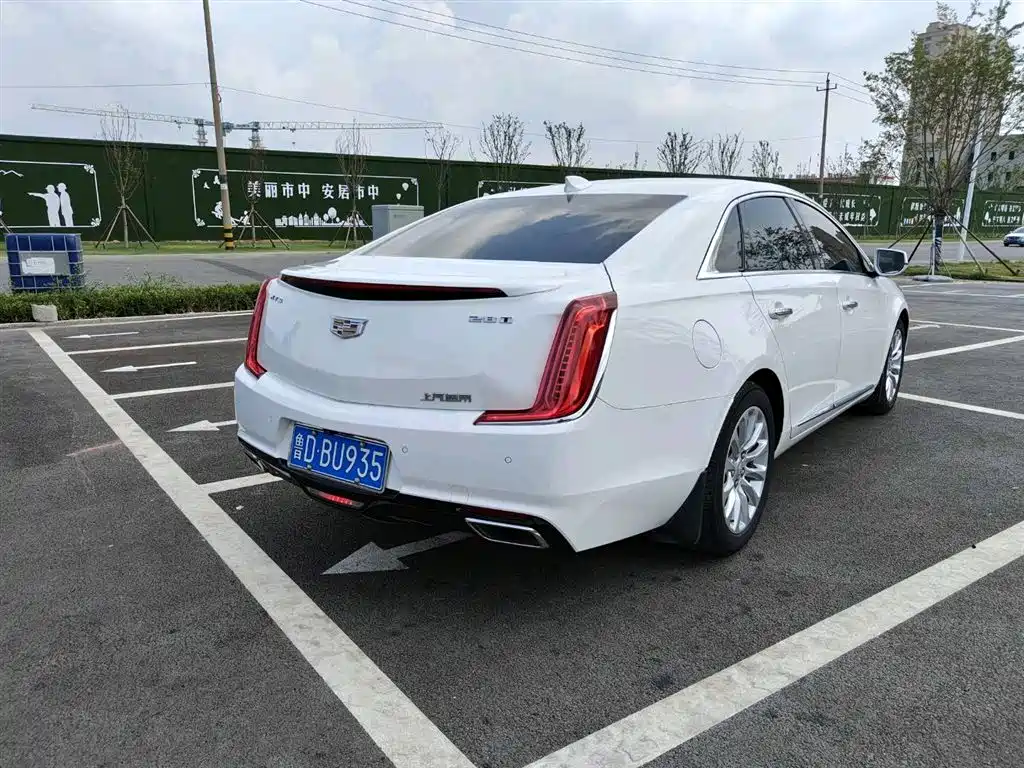 CADILLAC XTS