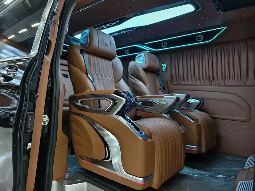 Mercedes-Benz Vito 2024 2.0T Elite 7 мест