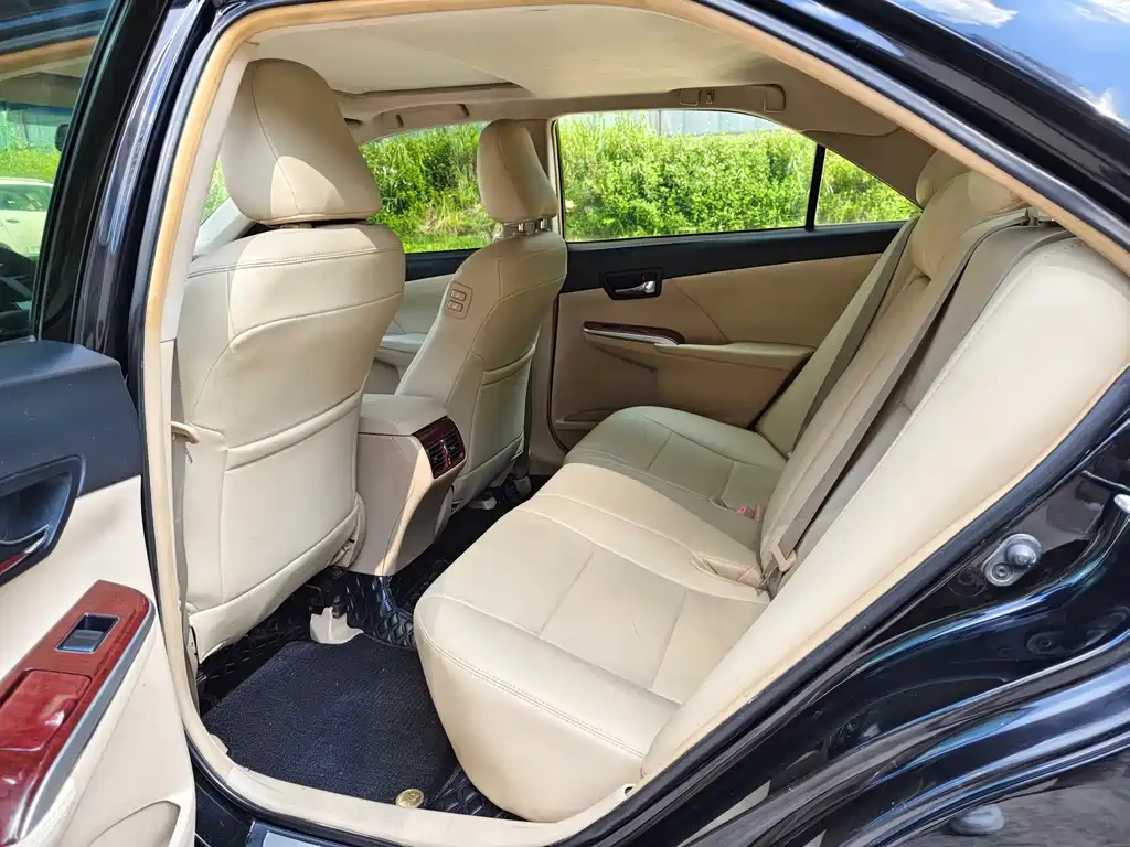 Toyota Camry — миниатюра 5
