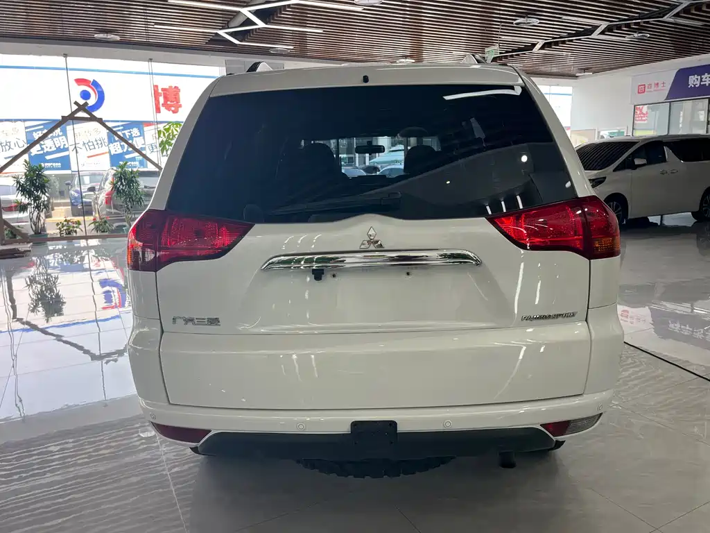 Mitsubishi Pajero Sport — миниатюра 5