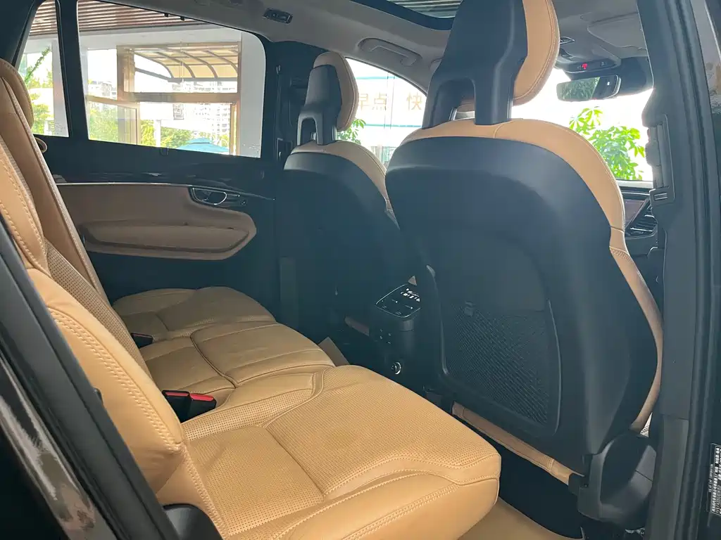 Volvo XC90 — миниатюра 9