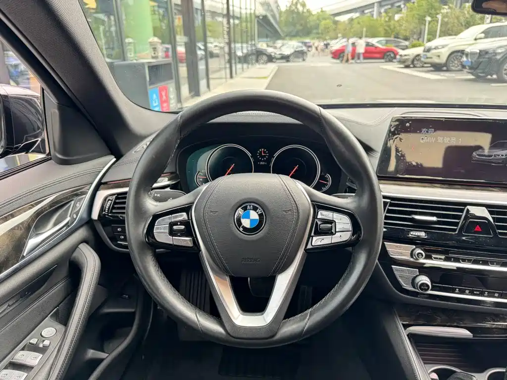 BMW 5 Series — миниатюра 10