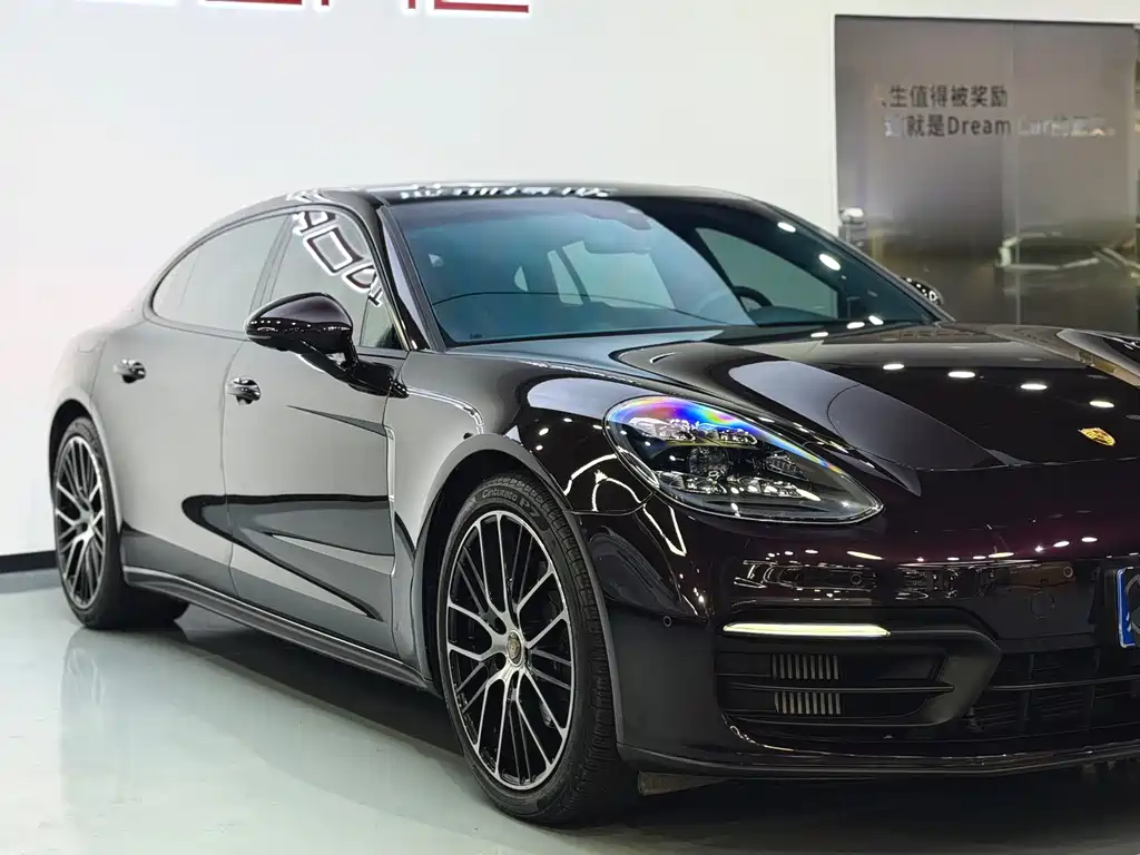 PORSCHE PANAMERA