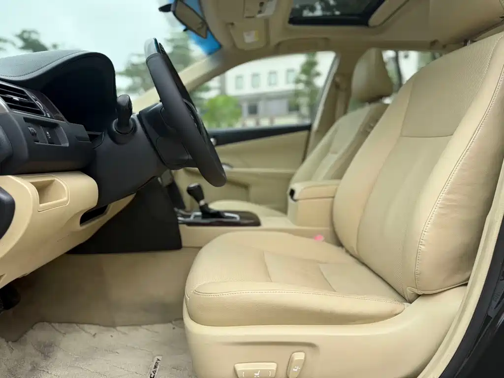 Toyota Camry — миниатюра 5