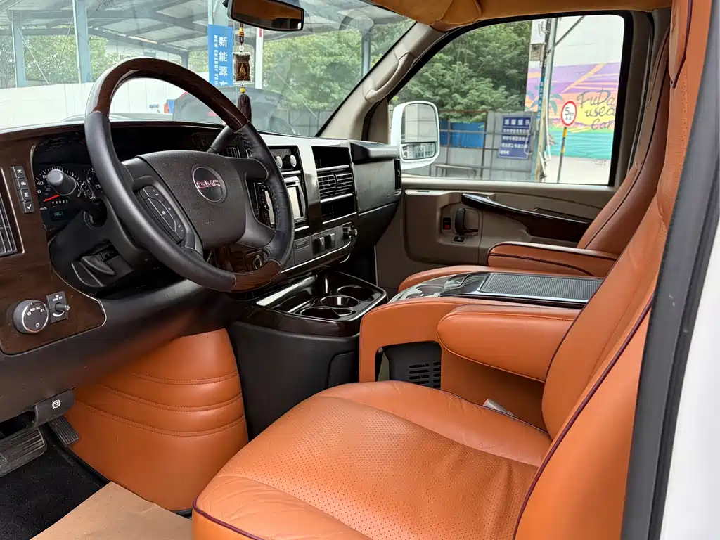 GMC Savana — миниатюра 7