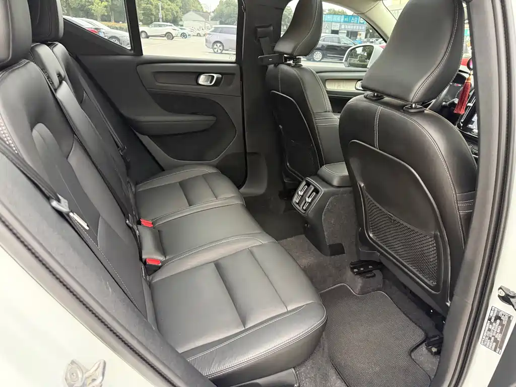 Volvo XC40 — миниатюра 13