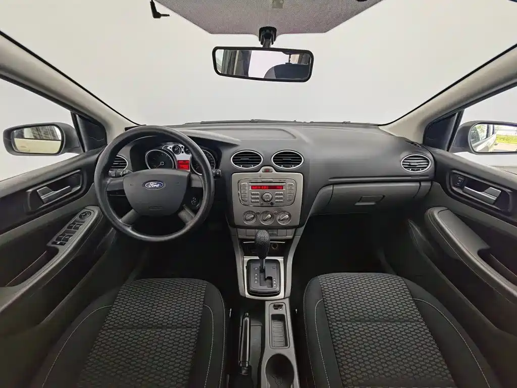 Ford Focus 2013 1.8L AT