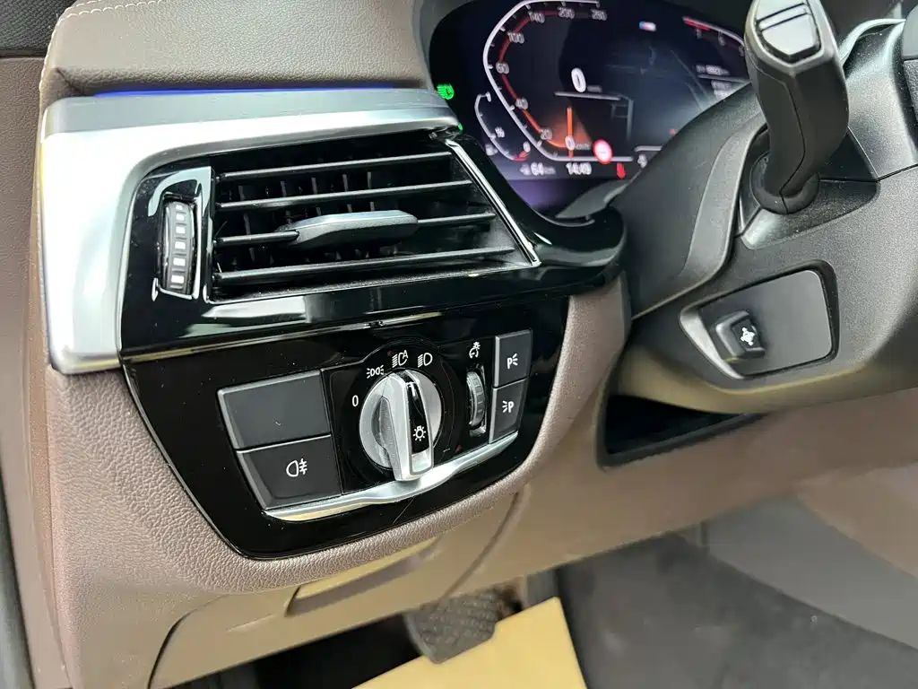 BMW 5 Series — миниатюра 24