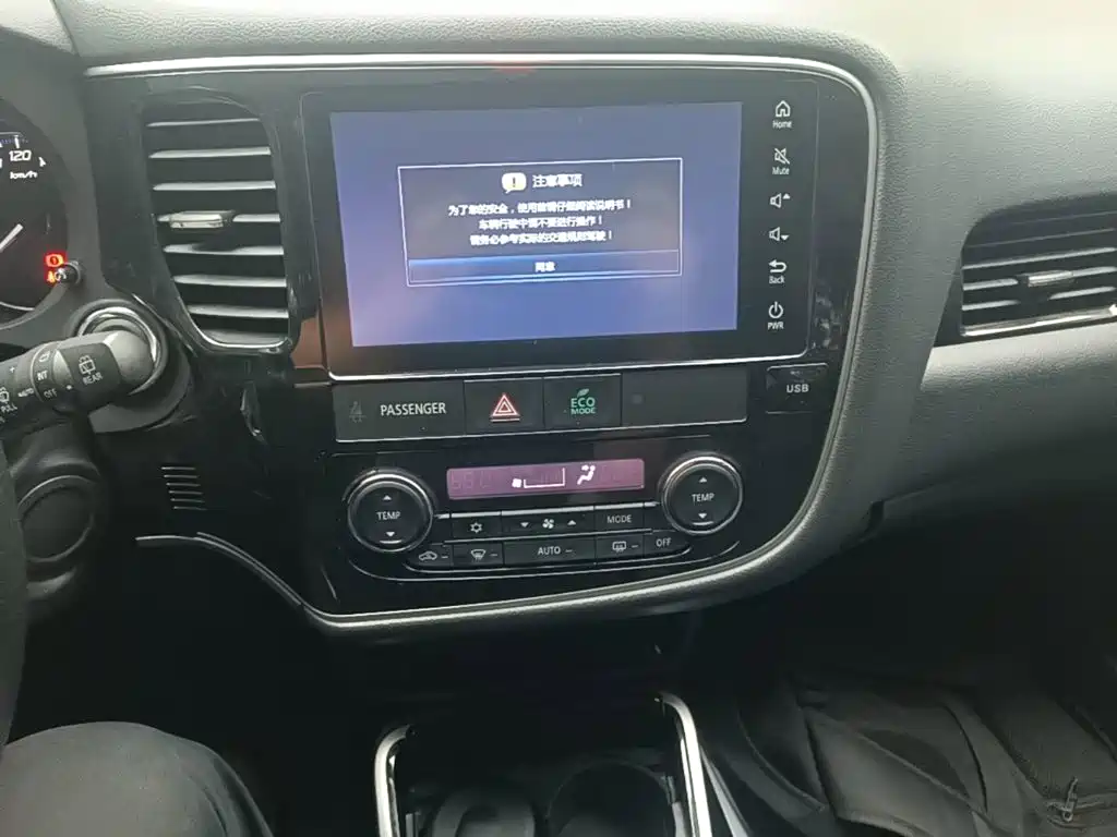 Mitsubishi Outlander — миниатюра 13