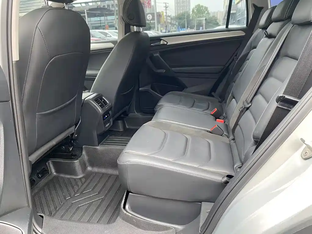 Volkswagen Tiguan L — миниатюра 9
