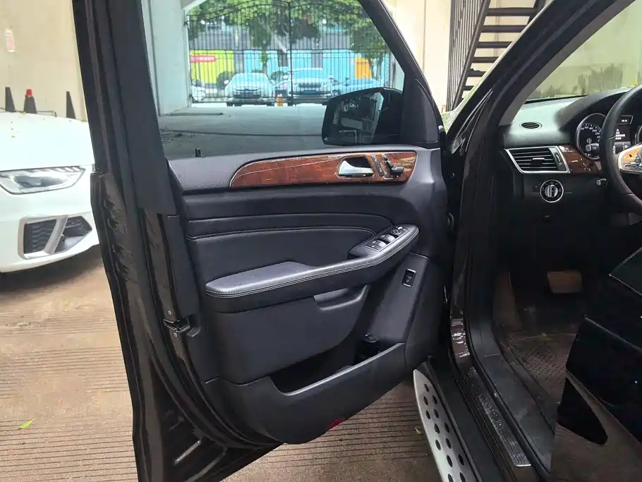 Mercedes-Benz M-Class — миниатюра 7