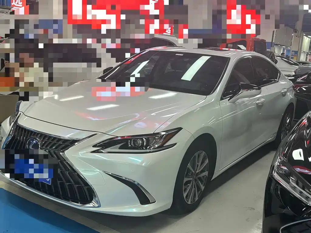 Lexus ES 2022