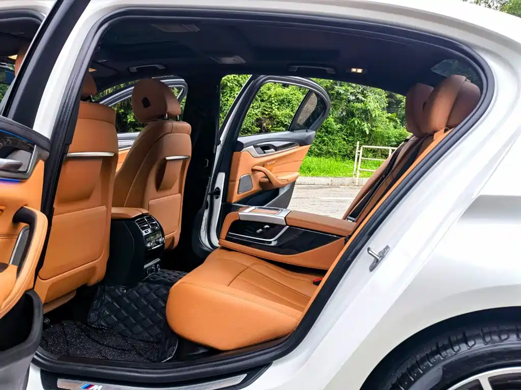 BMW 5 Series — миниатюра 10
