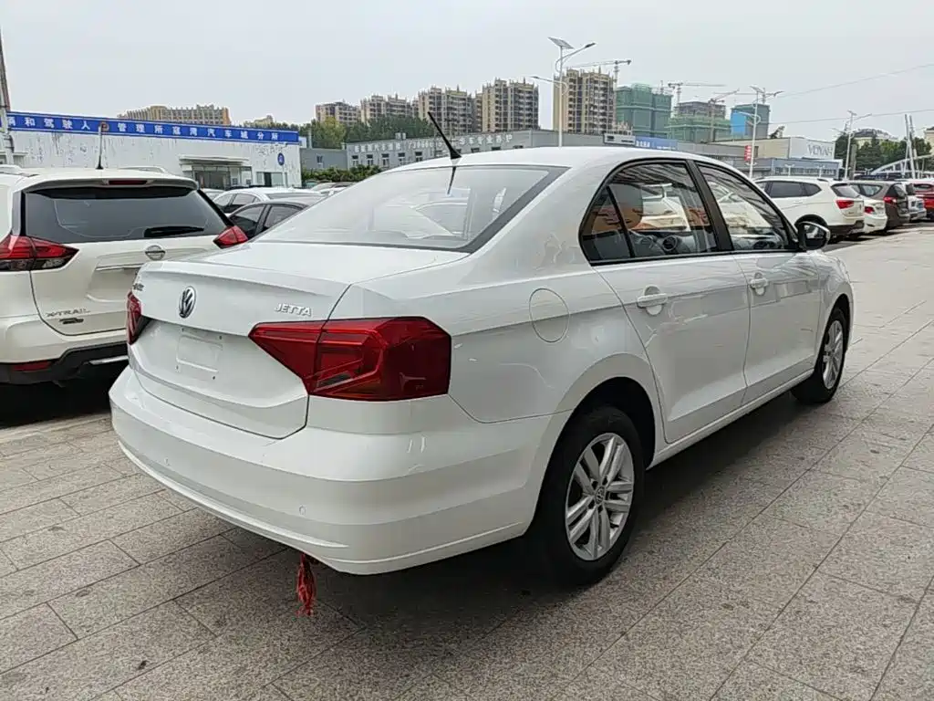 Volkswagen Jetta — миниатюра 7